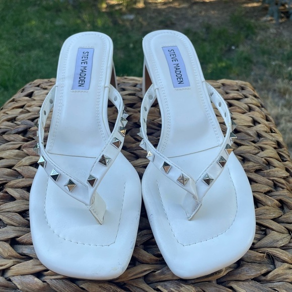 Steve Madden White & Silver studded Thong Toe Jaam Sandals. Women’s size 6.5 - Picture 4 of 8